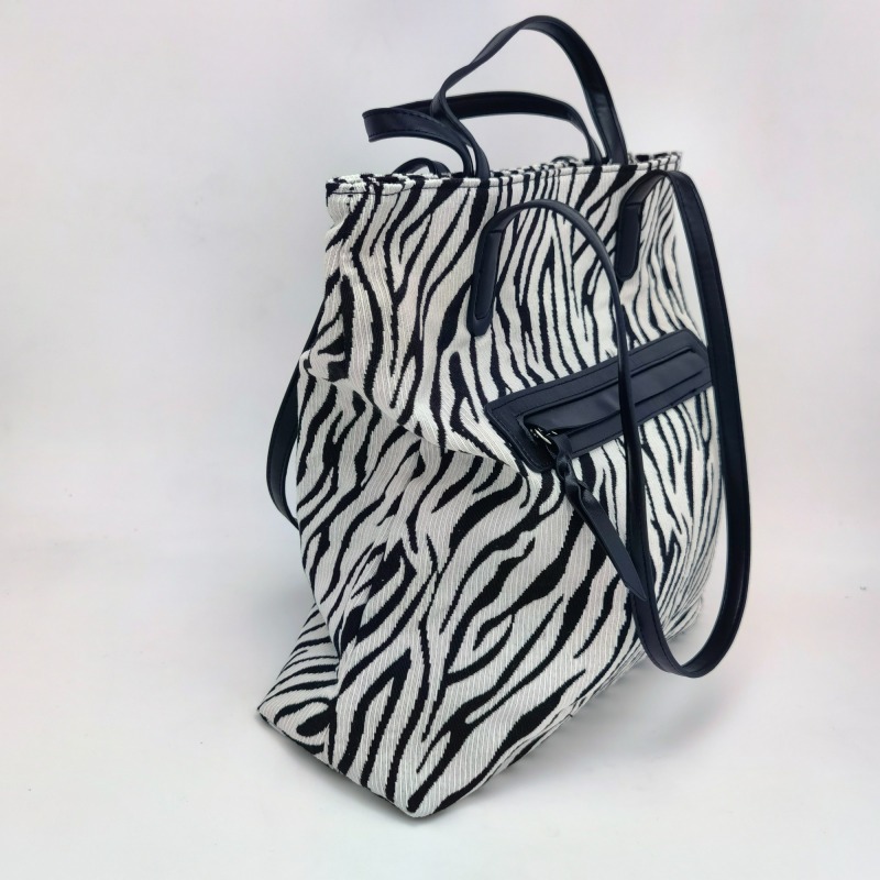 Fabric Animal Pattern Embroidery Shoulder Bag