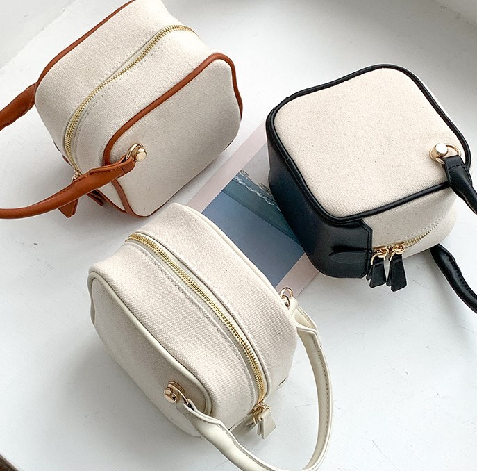 Mini Square Canvas Pochette