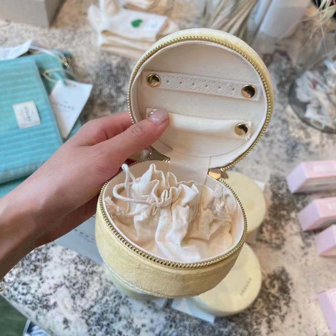 Round Jewelry Case