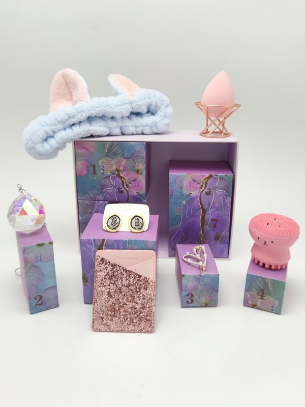 Chic Skin Care Gift Box with Makeup Sponge and Sun Catcher