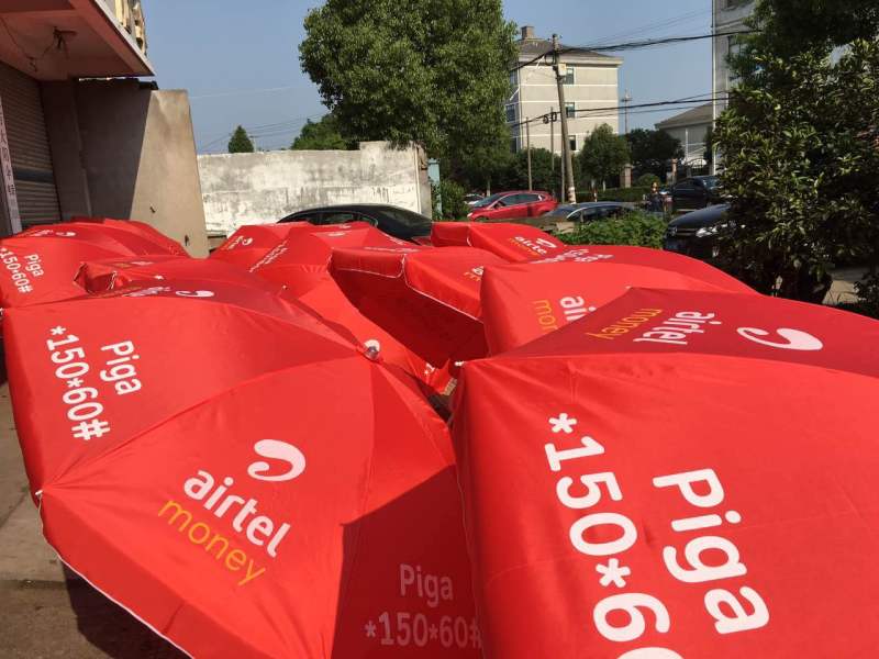 Custom Branding Parasol for Restaurants with Windproof Canopy Feature
