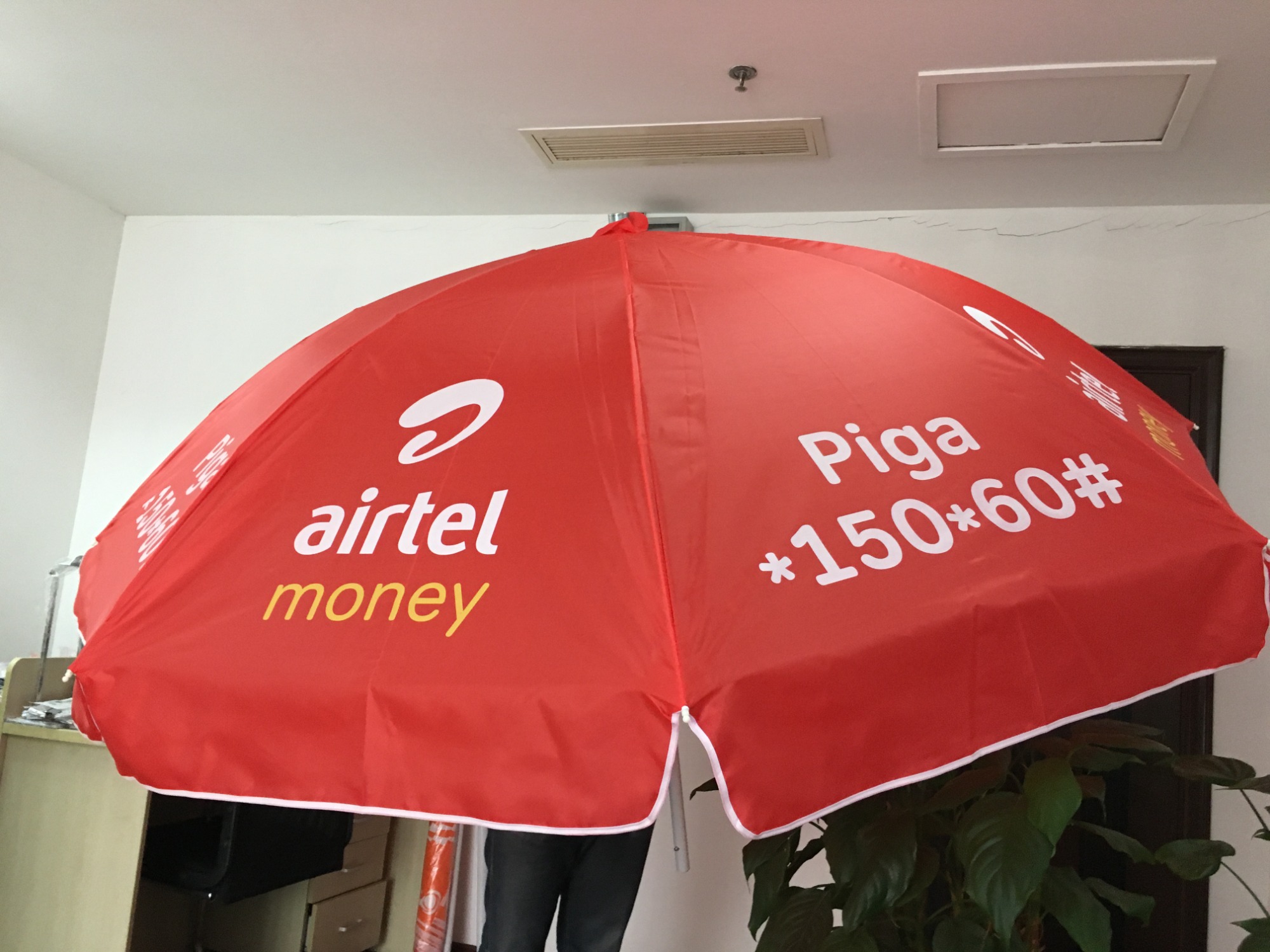 Custom Branding Parasol for Restaurants with Windproof Canopy Feature