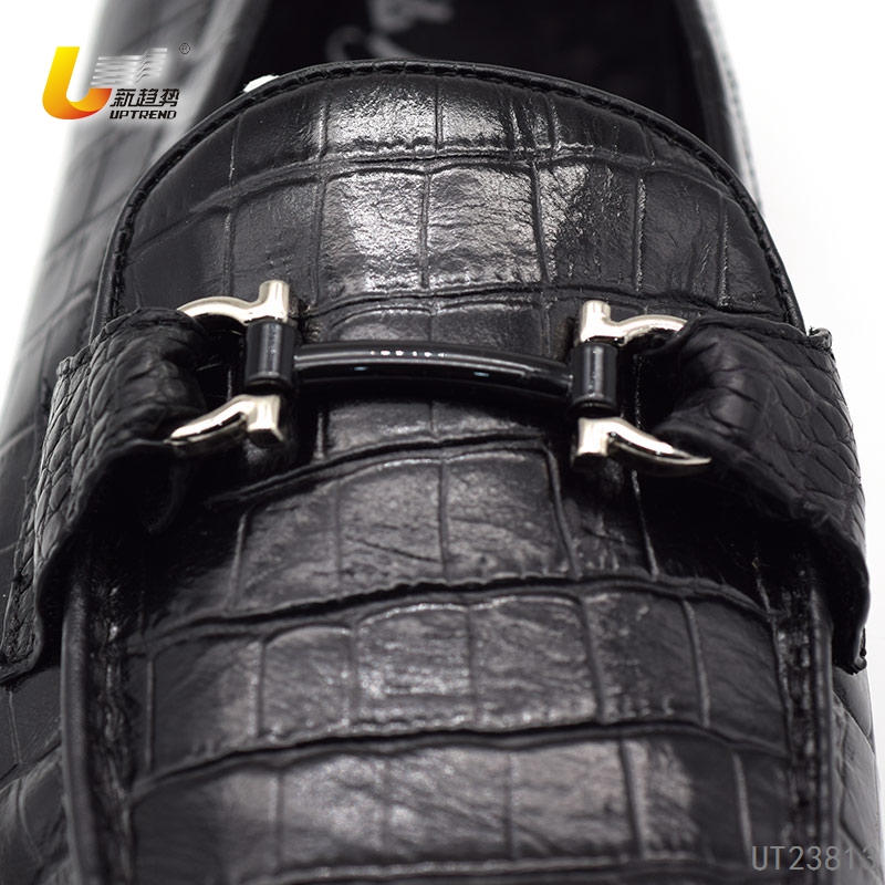 UT23813