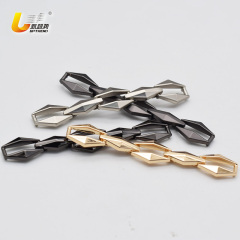 BUCKLE_UT24684