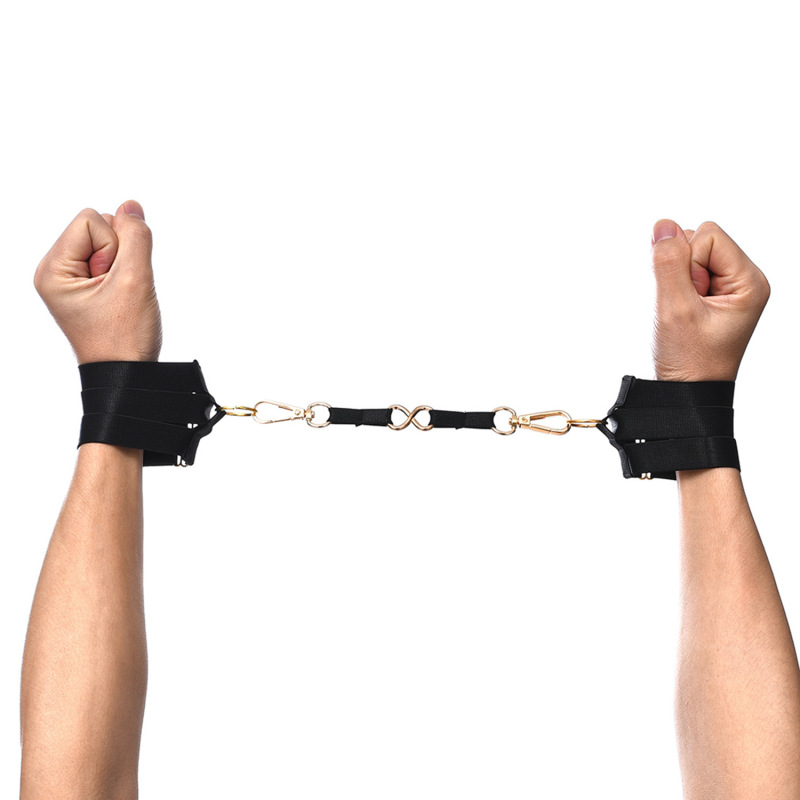 O0880-Sex accessories role-playing adult equipment black handcuffs