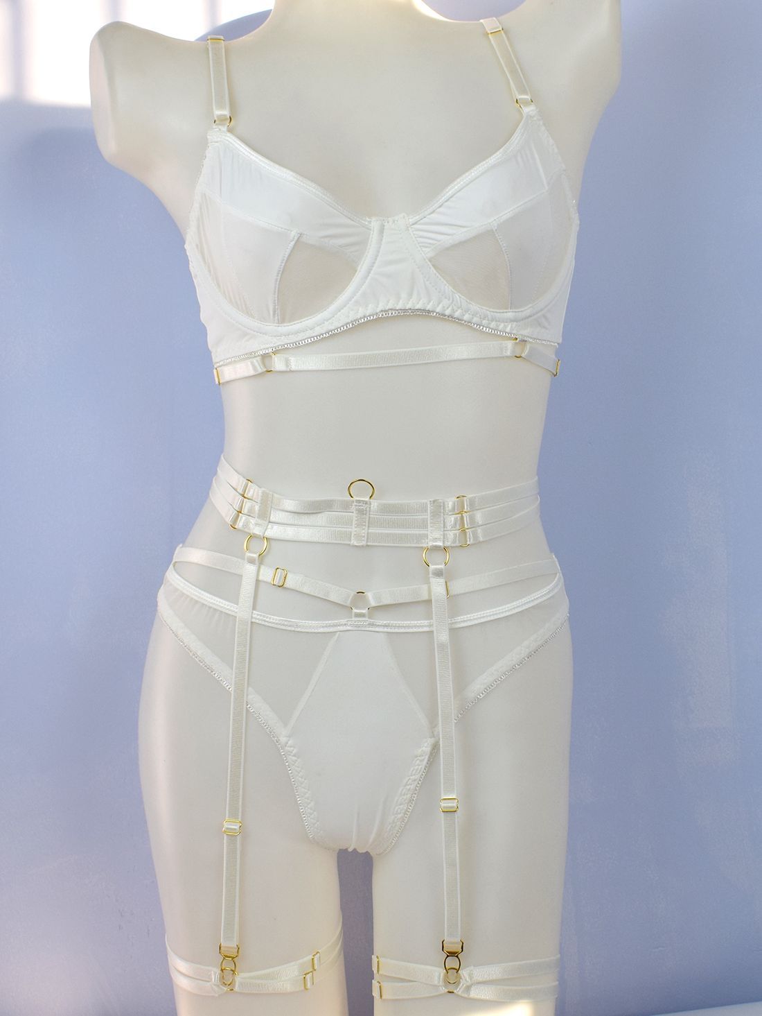 2231--New lace product with complex craftsmanship, hollow mesh sexy lingerie four-piece set