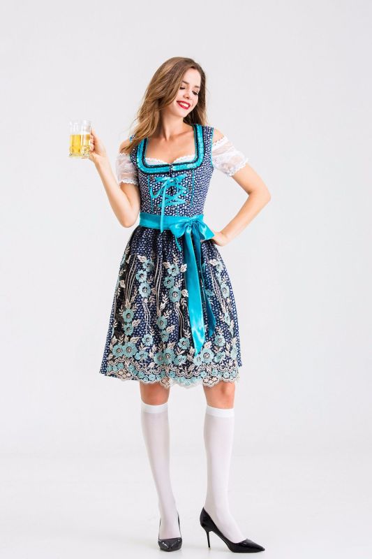 8655--Women wearing beer clothes in Munich, Germany, Bavarian traditional national costumes