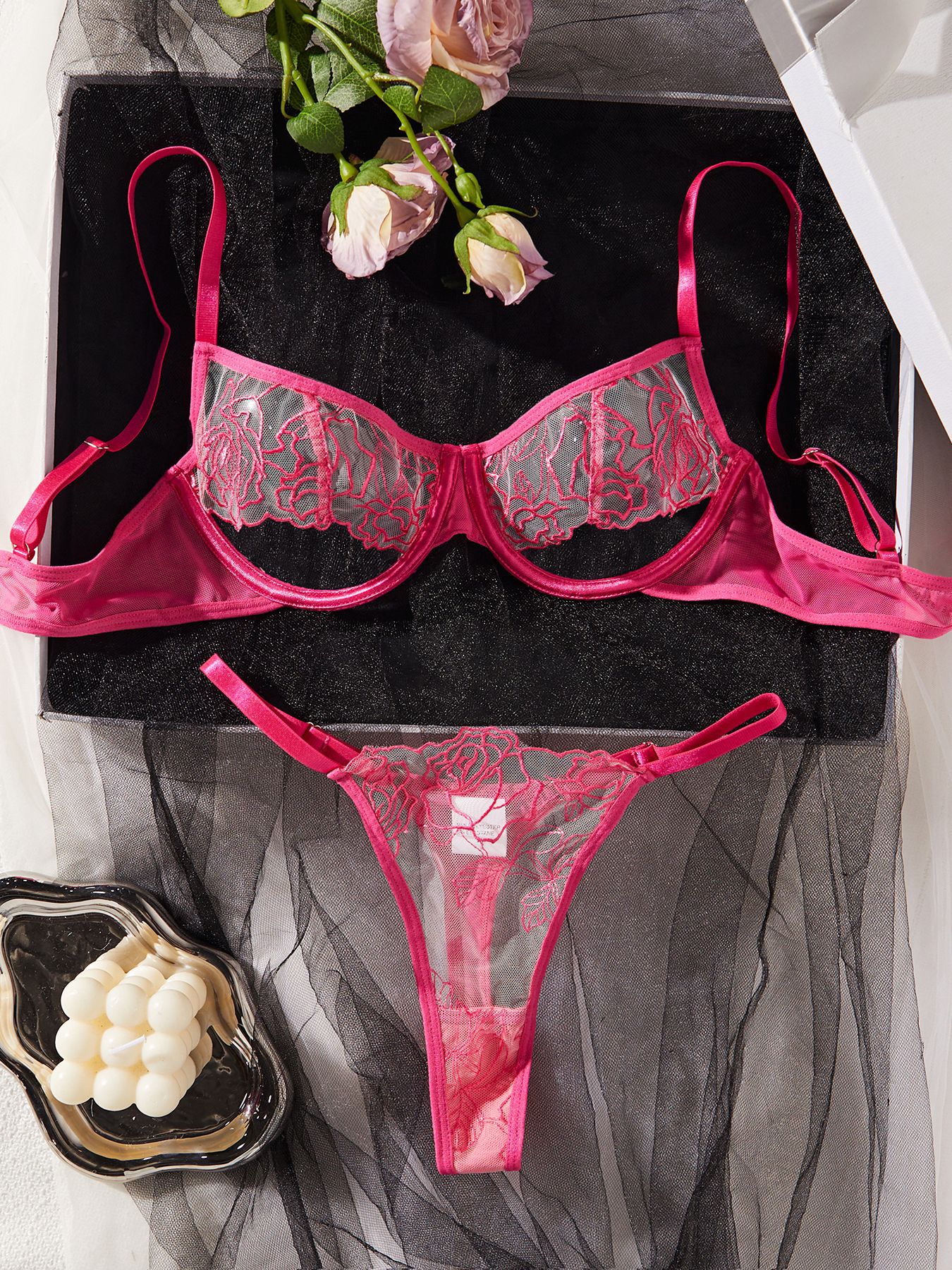 T4015U--Sexy hollow rose embroidery mesh splicing see-through sexy lingerie two-piece set