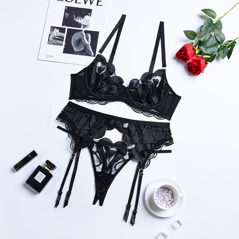 Z2419A--New lace mesh embroidery sexy lingerie gathered suspenders three-piece set