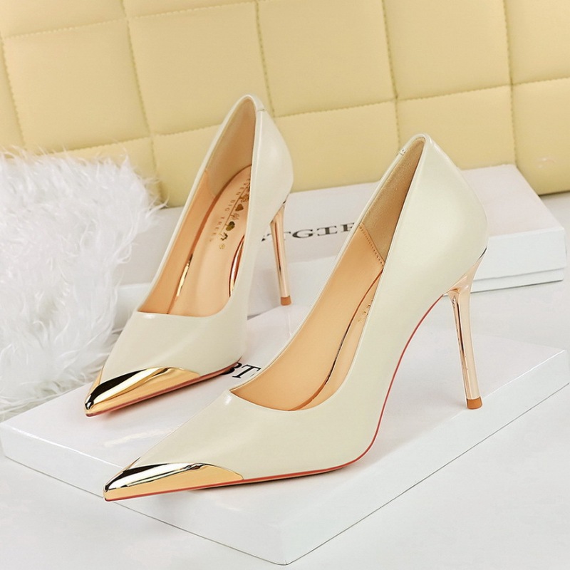 3739-25--Retro stone pattern patent leather pointed belt buckle decorated single shoes