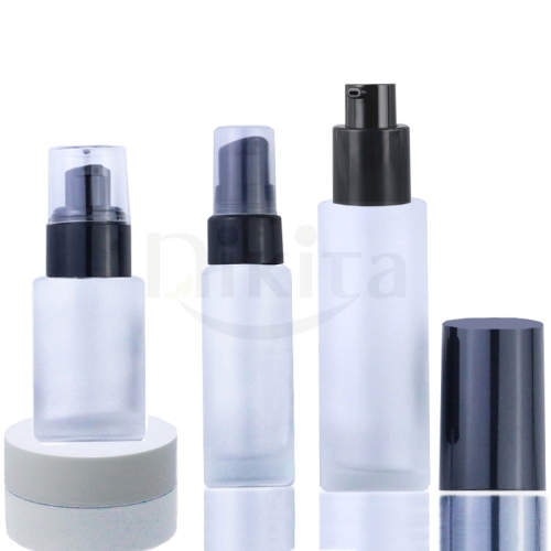 Frosted Round Empty Glass Bottle Luxury Flat Glass Skincare Pump Bottle for Cosmetic Packaging (GFF04)
