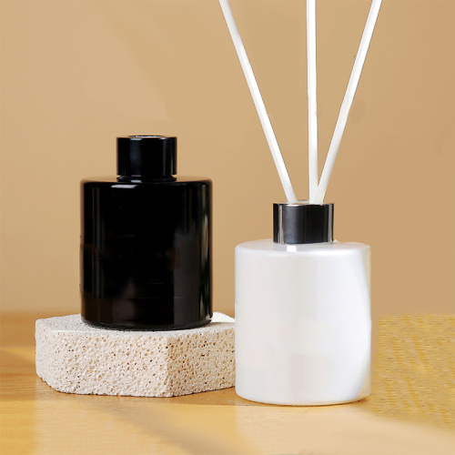 Factory Price 50ml 80ml 100ml 130ml 150ml 170 ml 220 ml Cylinder Clear Glass Aroma Diffuser Bottles Gold Cap (GFP01-H)