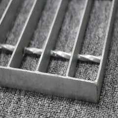 Steel grating for power plant