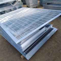 Steel grating for ships