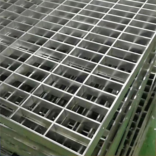 Steel grating for ships