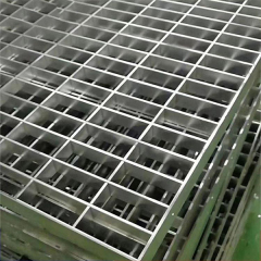 Steel grating for ships