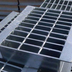 Plug steel grating