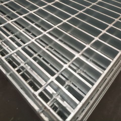 Plug steel grating