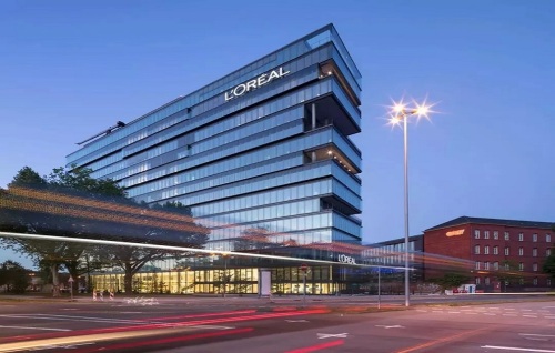 L'Oreal Packaging Line Carton Erector Case