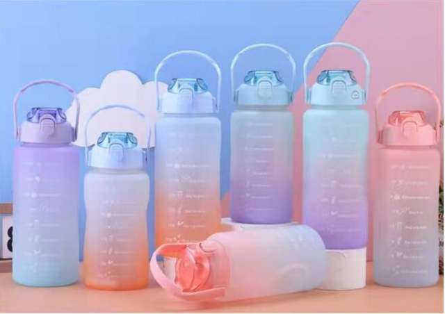Wholesale large capacity water bottle with straw gradient frosted outdoor plastic cup sports fitness scale water cup