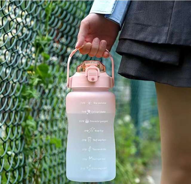 Wholesale large capacity water bottle with straw gradient frosted outdoor plastic cup sports fitness scale water cup