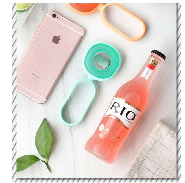 Silicone bottle beer opener