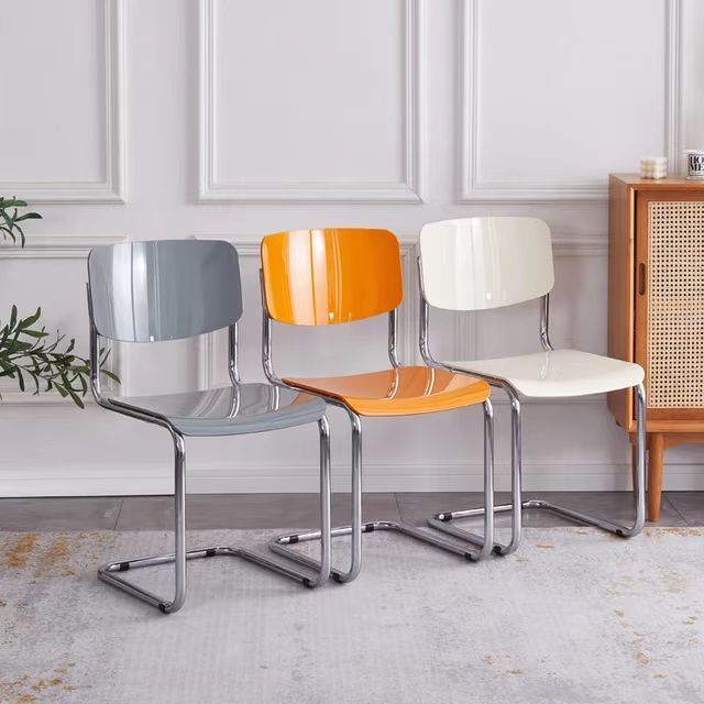 2022 Modern High Quality Colored Durable Plastic Dining Chair With Metal Leg