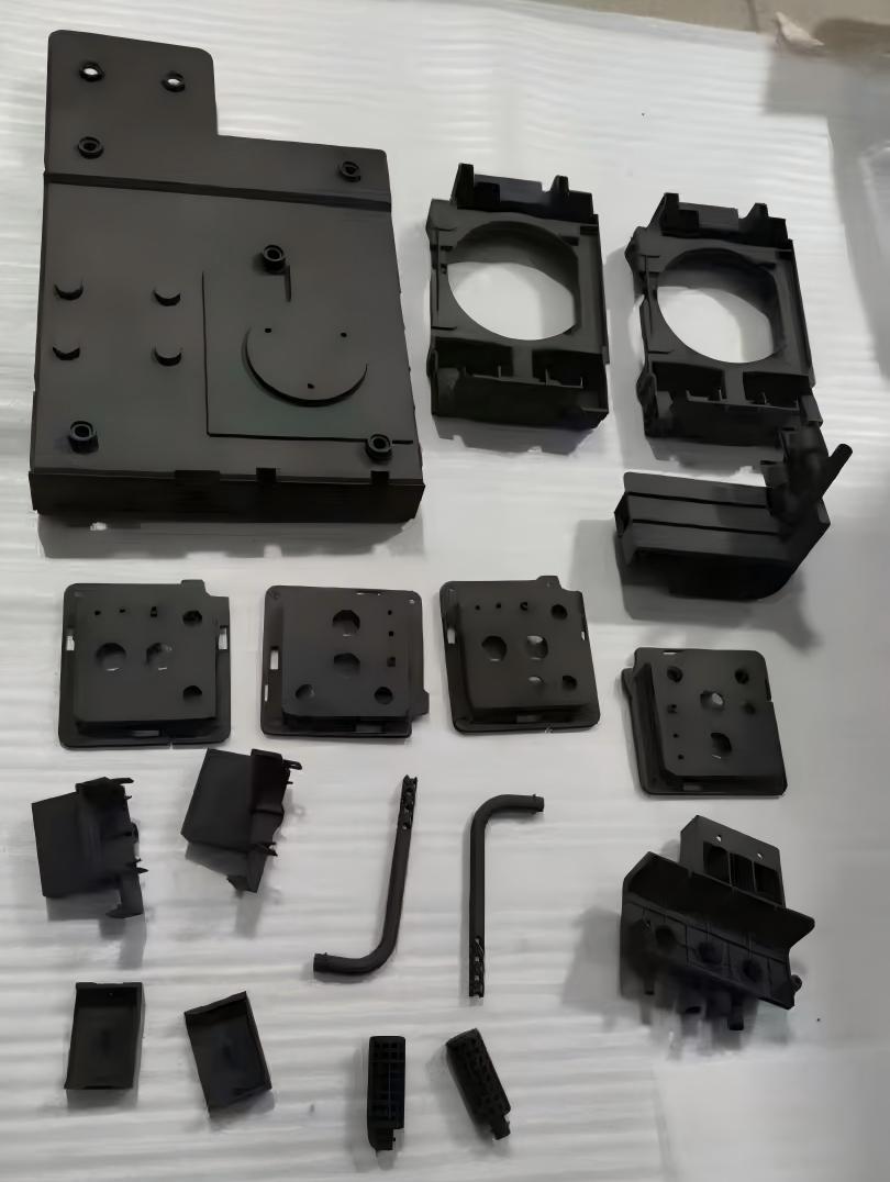 Black nylon printing of parts.