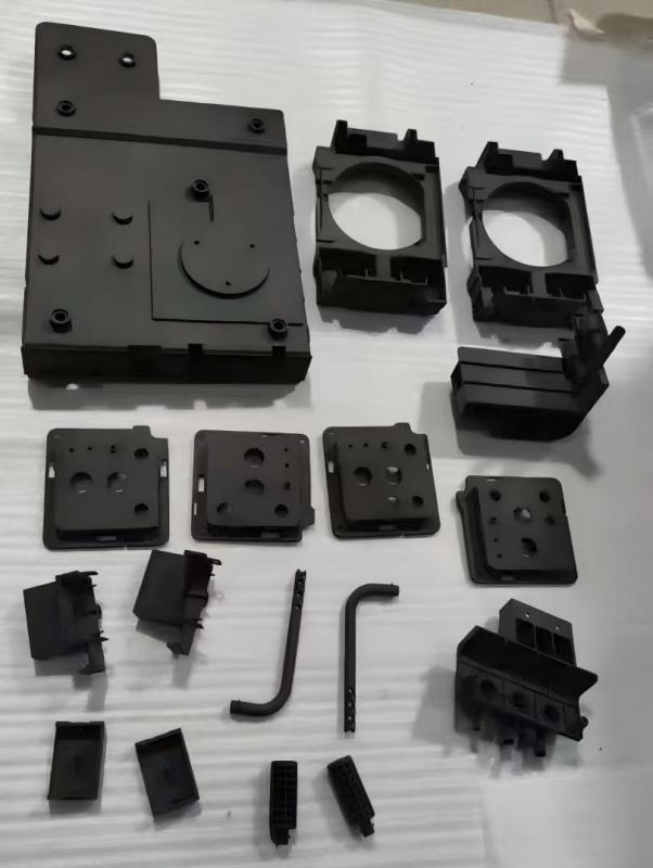 Black nylon printing of parts.