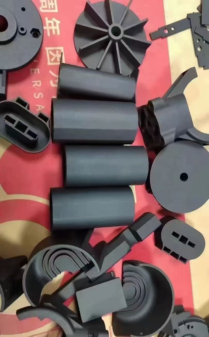 Black nylon printing of parts.