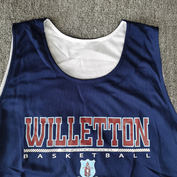 Wende-Basketballtrikot aus 100 % Polyester, schnell trocknend, Mesh, mit Name und Nummer des Teams