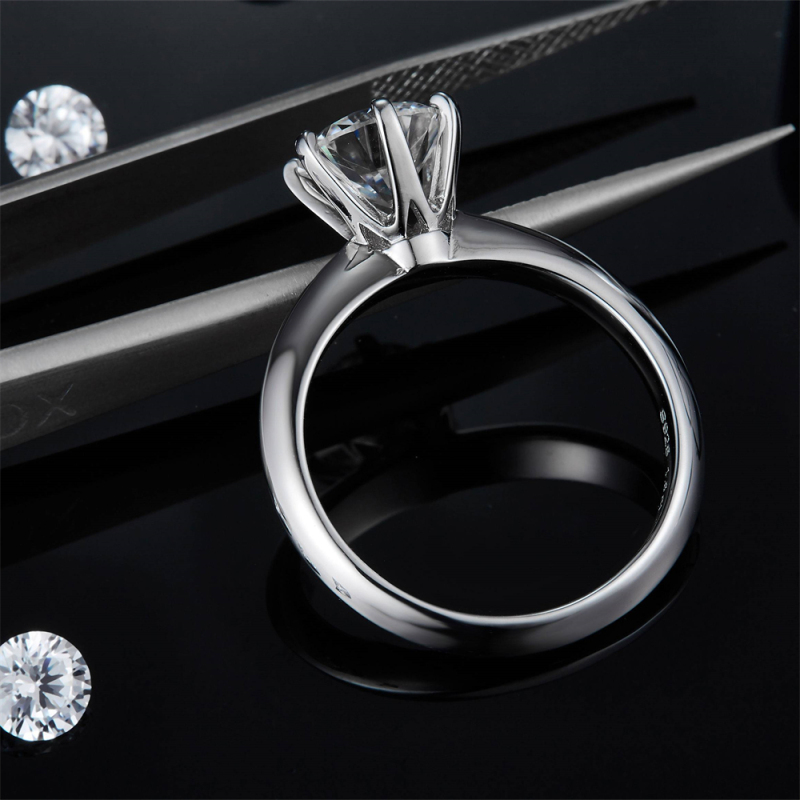 Moissanite Diamond Rings