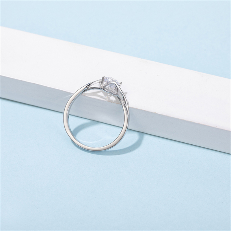 Moissanite Band