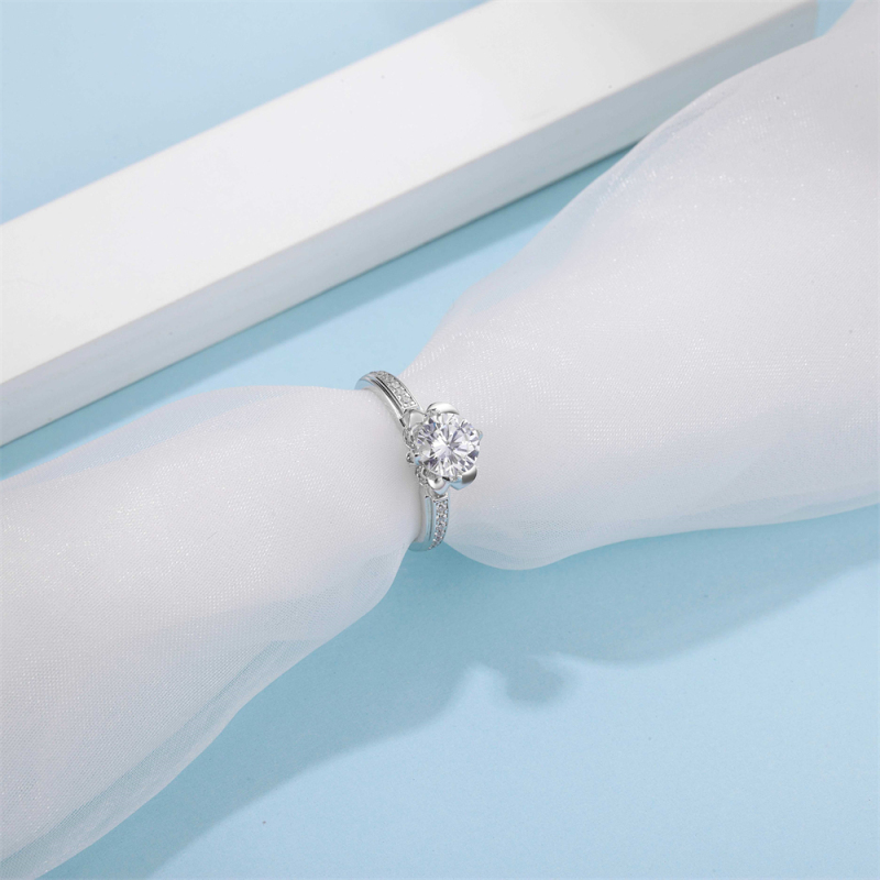 Moissanite One