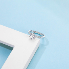 Colorless Moissanite