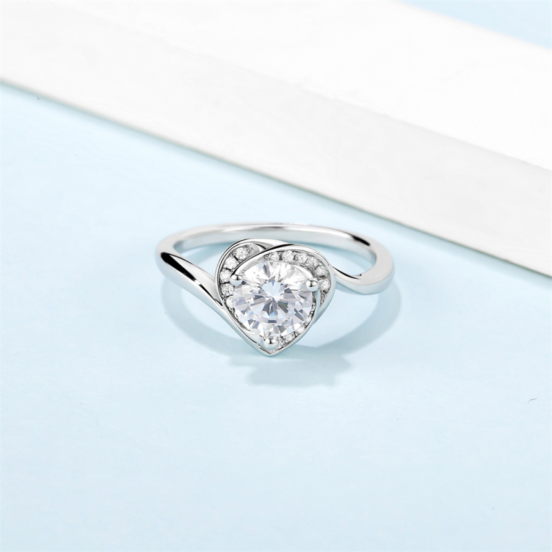 Oval Moissanite