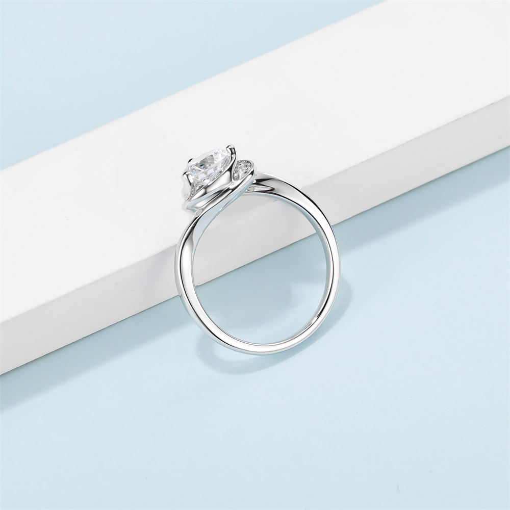 Oval Moissanite