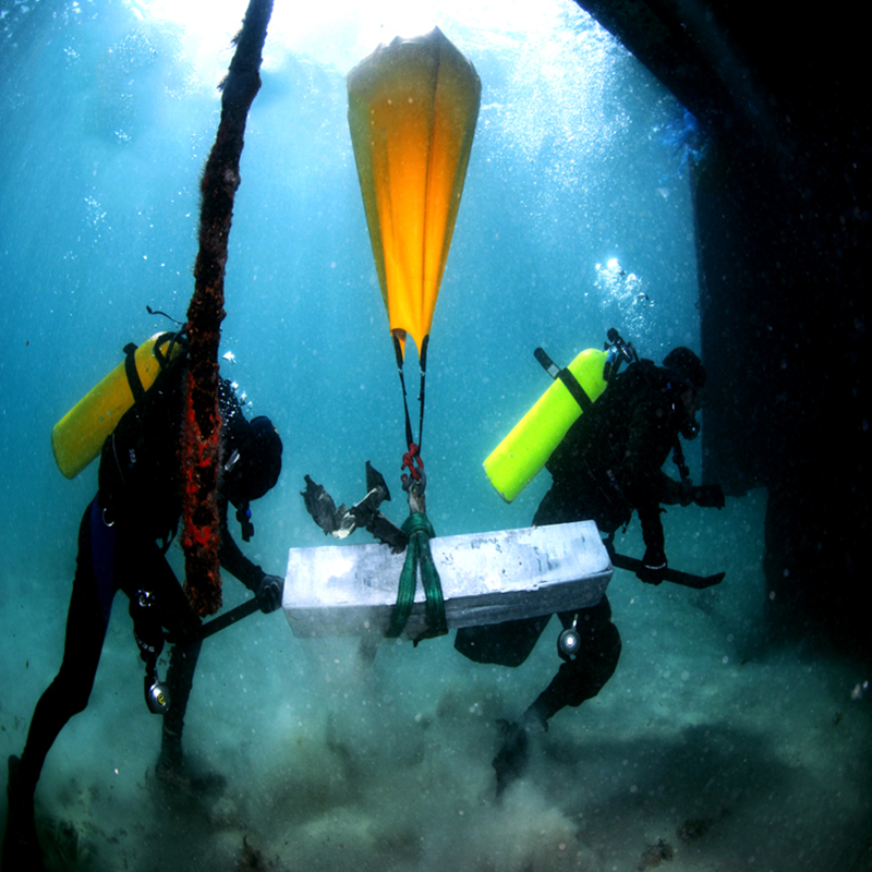 Underwater air lifting buoyancy bag