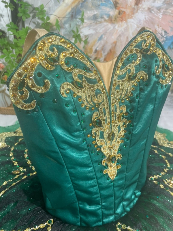 Tutu Esmeralda Variation