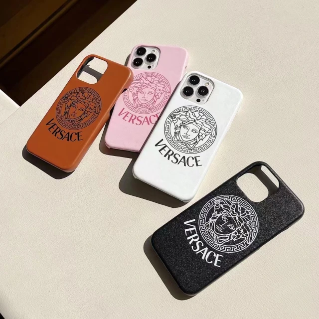 ヴェルサーチェ iPhone13Proケース 定番 VERSACEロゴ付き iPhone13ProMaxケース ヴェルサーチ iPhone12Proケース メドゥーサ Versace アイフォン 11ProMaxカバー スタイリッシュ 男女兼用 全4色