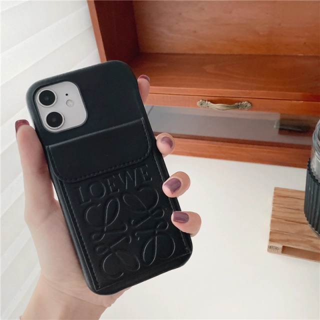ロエベ iPhone13 Proケース カードポケット付き LOEWE iPhone 13 ProMaxケース ロゴ押し loewe アイフォン12 Proケース アナグラム柄 Loewe iPhone 11ProMax XR SE2 8Plusケース 定番 オシャレ 全3色