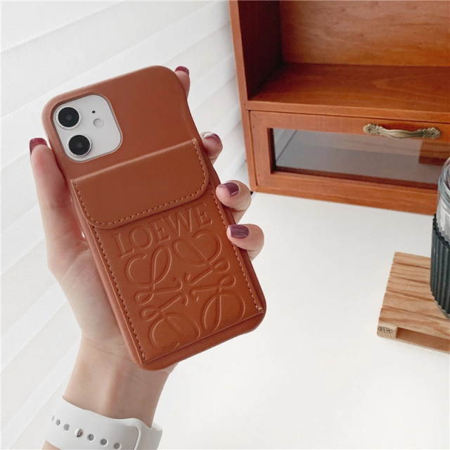 ロエベ iPhone13 Proケース カードポケット付き LOEWE iPhone 13 ProMaxケース ロゴ押し loewe アイフォン12 Proケース アナグラム柄 Loewe iPhone 11ProMax XR SE2 8Plusケース 定番 オシャレ 全3色