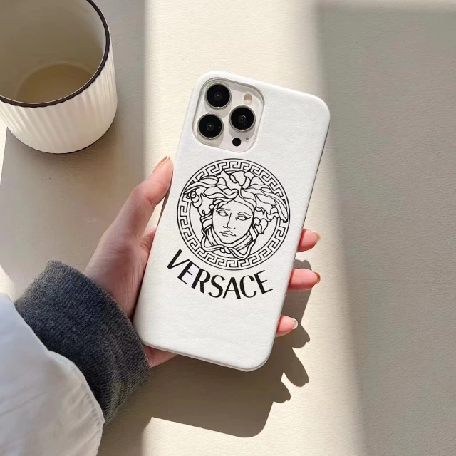 ヴェルサーチェ iPhone13Proケース 定番 VERSACEロゴ付き iPhone13ProMaxケース ヴェルサーチ iPhone12Proケース メドゥーサ Versace アイフォン 11ProMaxカバー スタイリッシュ 男女兼用 全4色