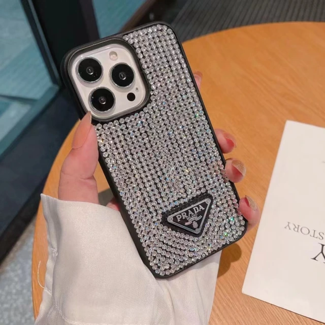 プラダ iPhone13ProMaxケース ラインストーン付き PRADA iPhone13Proケース キラキラ Prada iPhone 12ProMax 11Pro XSMax 8Plusケース 贅沢 アイフォンカバー 派手 オシャレ 女性向け おすすめ
