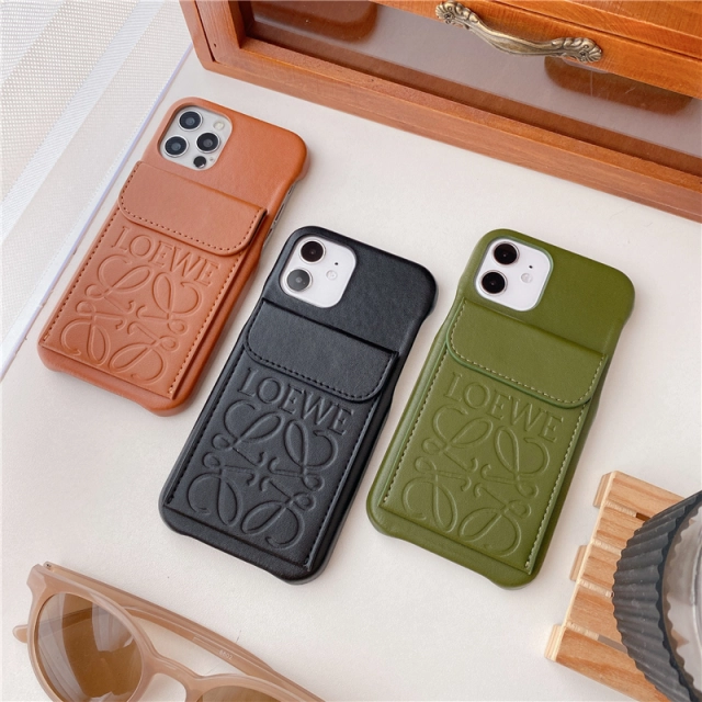 ロエベ iPhone13 Proケース カードポケット付き LOEWE iPhone 13 ProMaxケース ロゴ押し loewe アイフォン12 Proケース アナグラム柄 Loewe iPhone 11ProMax XR SE2 8Plusケース 定番 オシャレ 全3色
