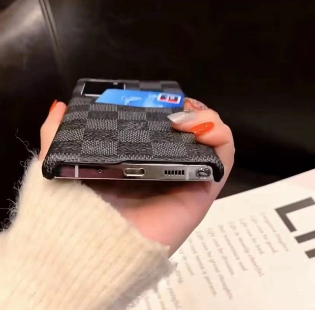 ヴィトン Galaxy S22 Plus/S21 Plusケース カードポケット付き ルイビトン Galaxy S21 Ultraケース ダミエ Louis Vuitton Galaxy S20 Plusケース カード収納 ビジネス 高級感 エレガント 黒 白 茶色 全3色 cocobuyee通販