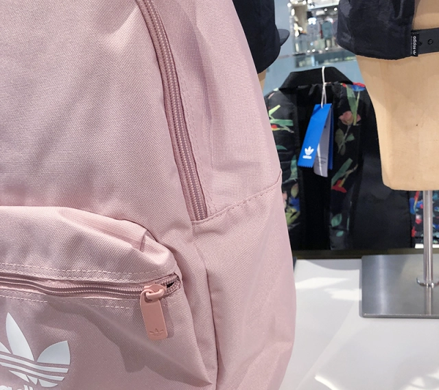 アディダス リュック クラシック ADIDAS バックパック アディカラー Adidasロゴ入り リュックサック 男女兼用 カバン バッグ 大容量 アウトドア 多収納 お洒落 ワインレッド ピンク ブラック 全3色