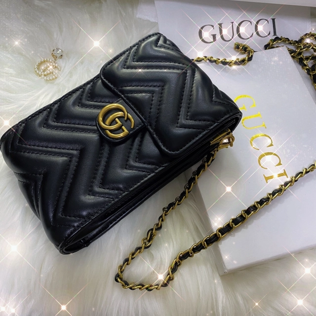 グッチ GGマーモント スマホポシェット GUCCI スマホショルダー ダブルG Gucci スマホポーチ ミニショルダーバッグ 携帯収納 レディース お洒落 スマホケース ミニバッグ 黒 おすすめ