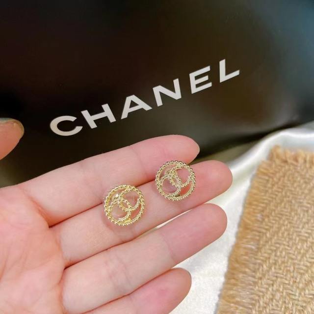 シャネル ピアス ココマーク Chanel イヤリング サークル型 CHANEL ピアス CCロゴ 大人可愛い エレガント レディース ゴールド 人気おすすめ