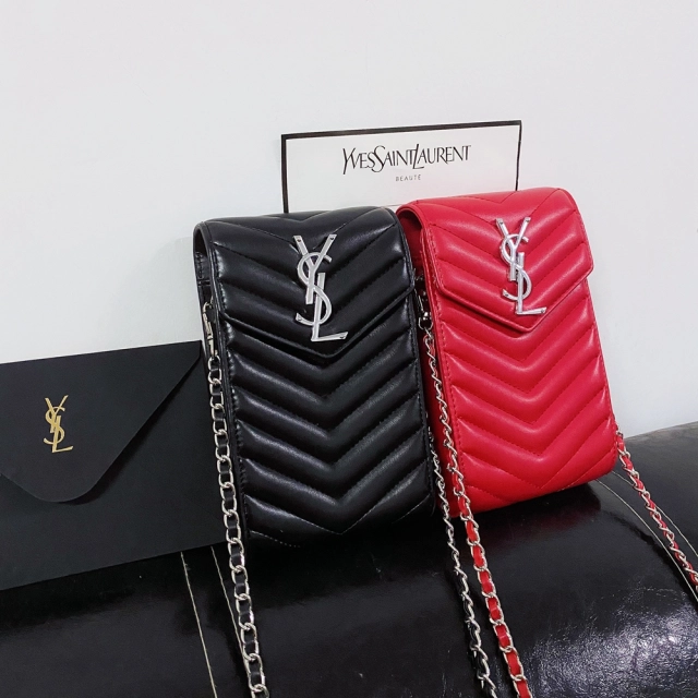 サンローラン スマホポシェット かわいい YSLロゴ入り スマホポーチ 斜めがけ Saint Laurent スマホショルダー セレブ愛用 ミニバッグ お財布ポシェット 縦型 チェーンストラップ付き 黒 赤 オシャレ